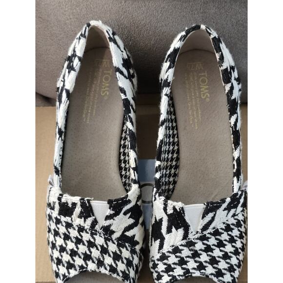 TOMS size 7.5 Black and White Scottish Houndstooth Women's Wedges Slip on NIB - Picture 4 of 8